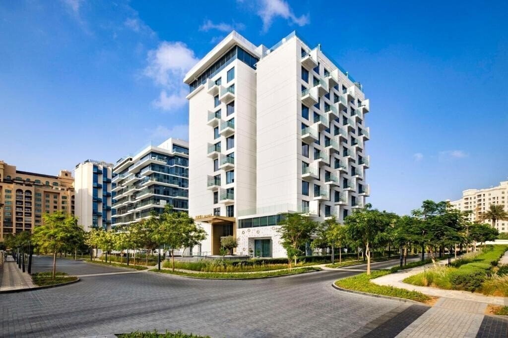 Отель Tumbi West Palm Beach Hotel Dubai, Tapestry Collection by Hilton 4*