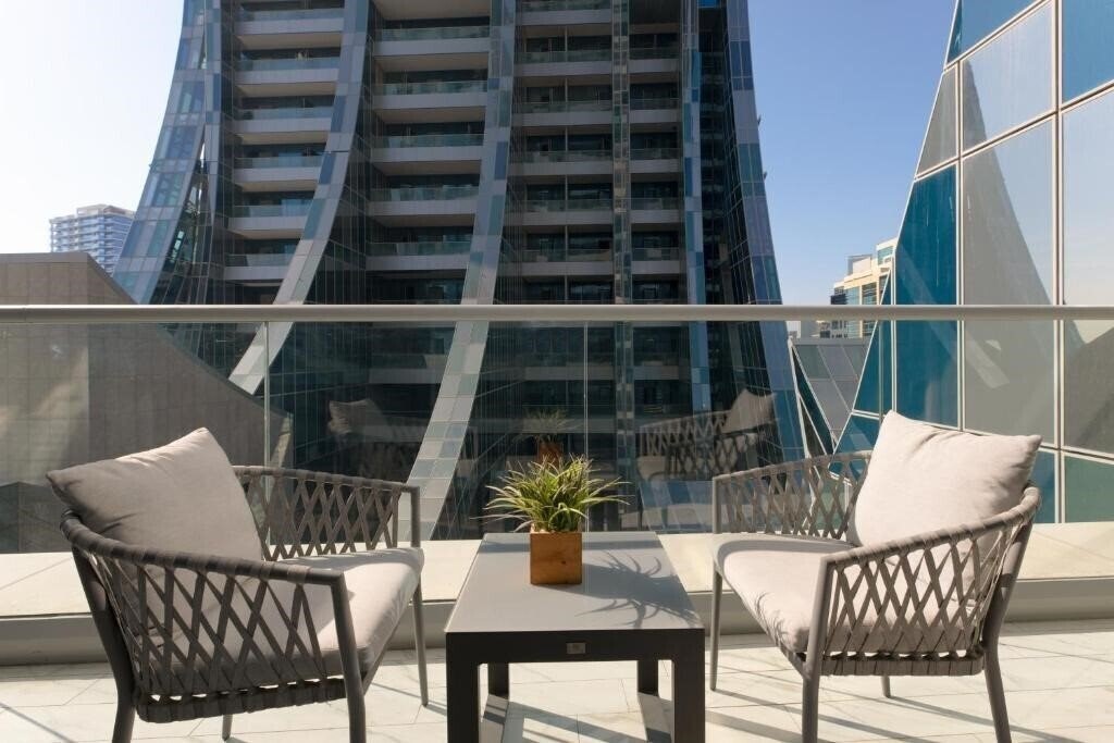 Simply Comfort Suites in J One Tower 4* суреті