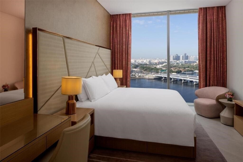Фото Hilton Dubai Creek Hotel & Residences 5*