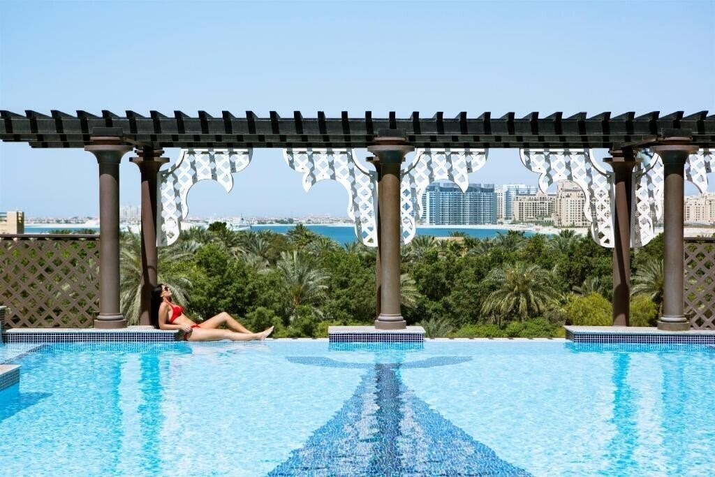 Отель Sedra Arjaan By Rotana 4*