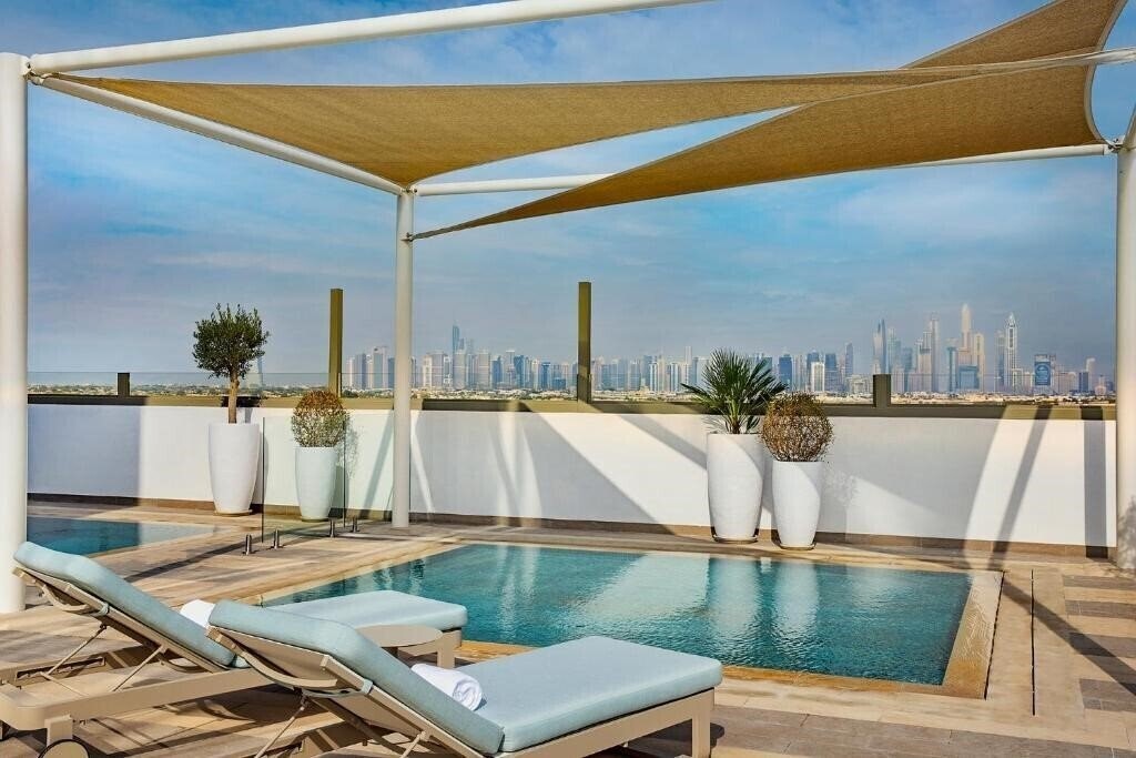 Local Dubai Jumeirah Village Triangle 4* суреті