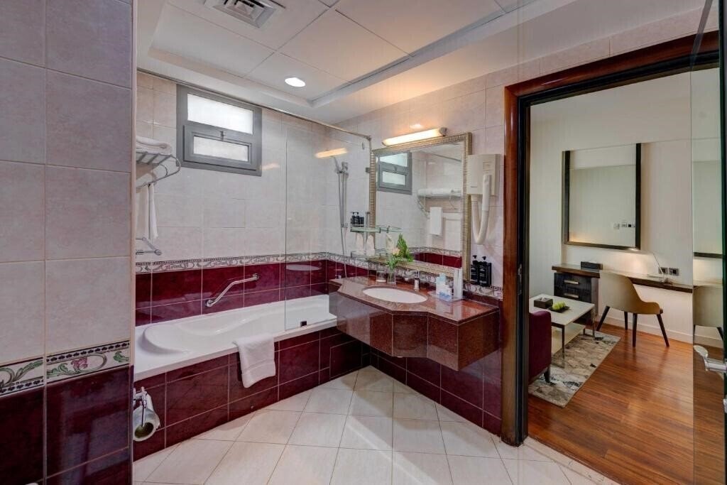 Flora Grand Hotel 4* фотосуреті