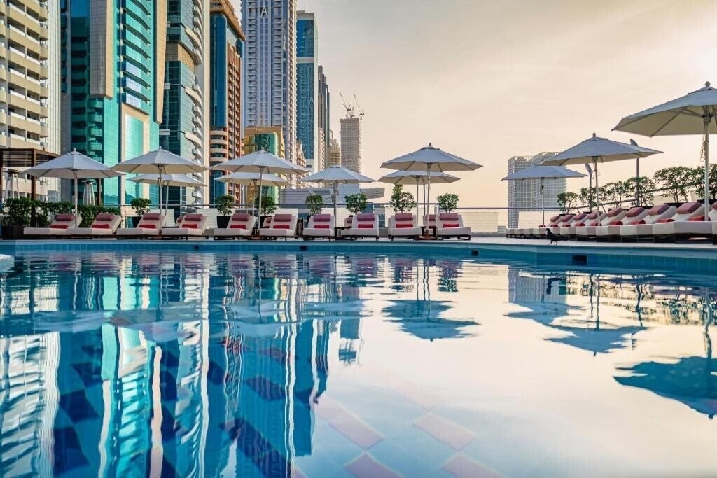 Отель Towers Rotana 4*
