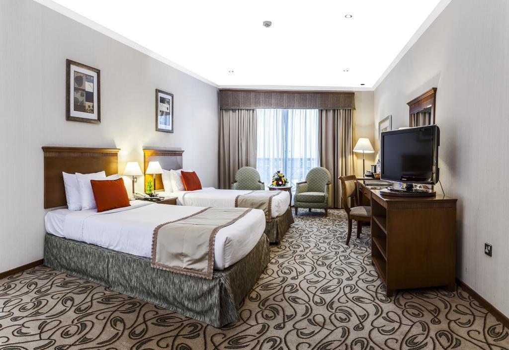 Фото The Country Club Hotel 4*