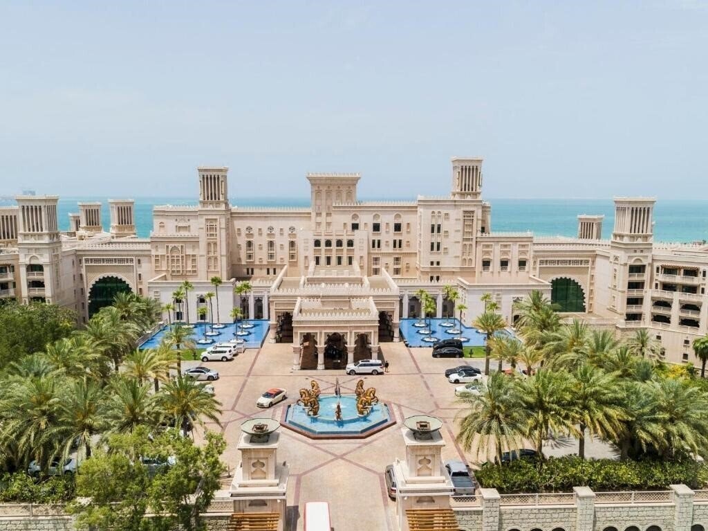 Отель Jumeirah Al Qasr 5*