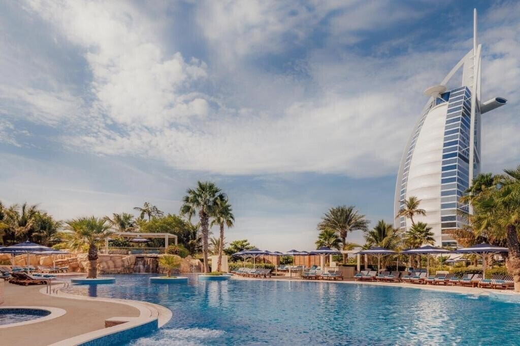 Jumeirah Beach Hotel (ex. Beach Hotel, Jumeirah Beach Hotel & Beit Al Bahar Villas) 5* суреті