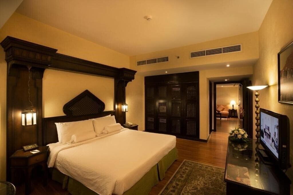 Фото Arabian Courtyard Hotel & SPA 4*
