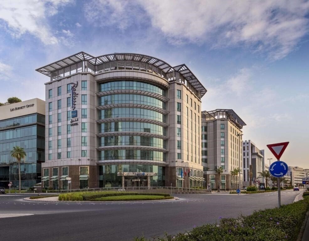 Отель Radisson Blu Hotel, Dubai Media City (ex. Radisson SAS Hotel Dubai Media City) 4*