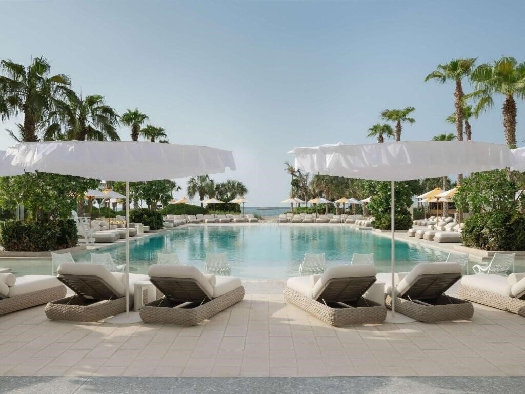 Отель The Residences At Caesars Palace Bluewaters Dubai (ex. Caesars Palace Bluewaters Dubai ) 5*