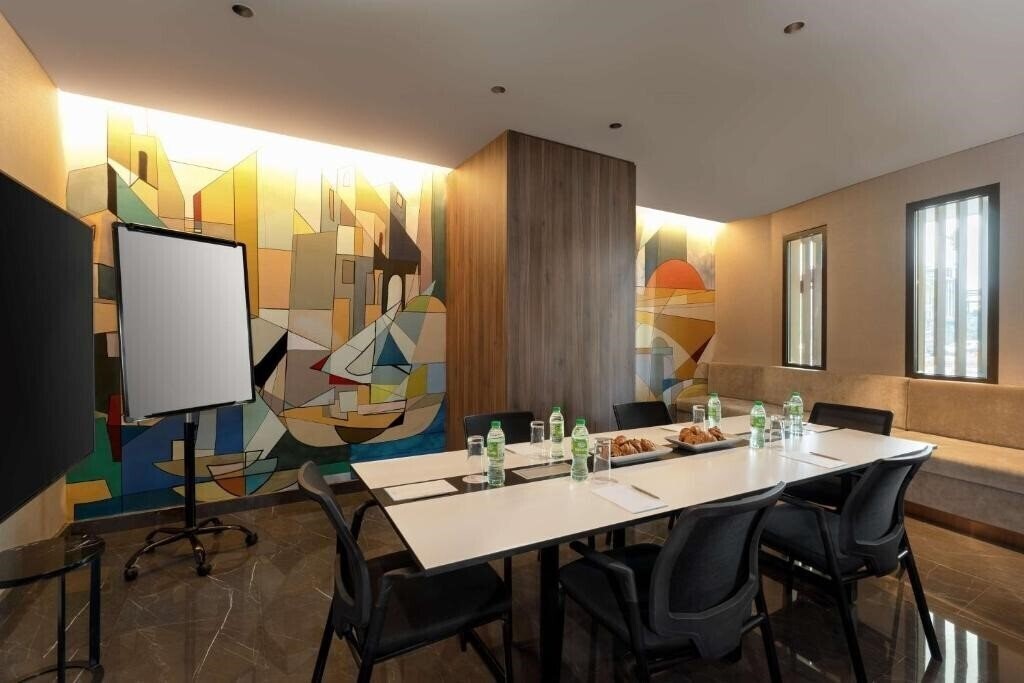 Изображение Hyatt Centric Jumeirah Dubai 5*