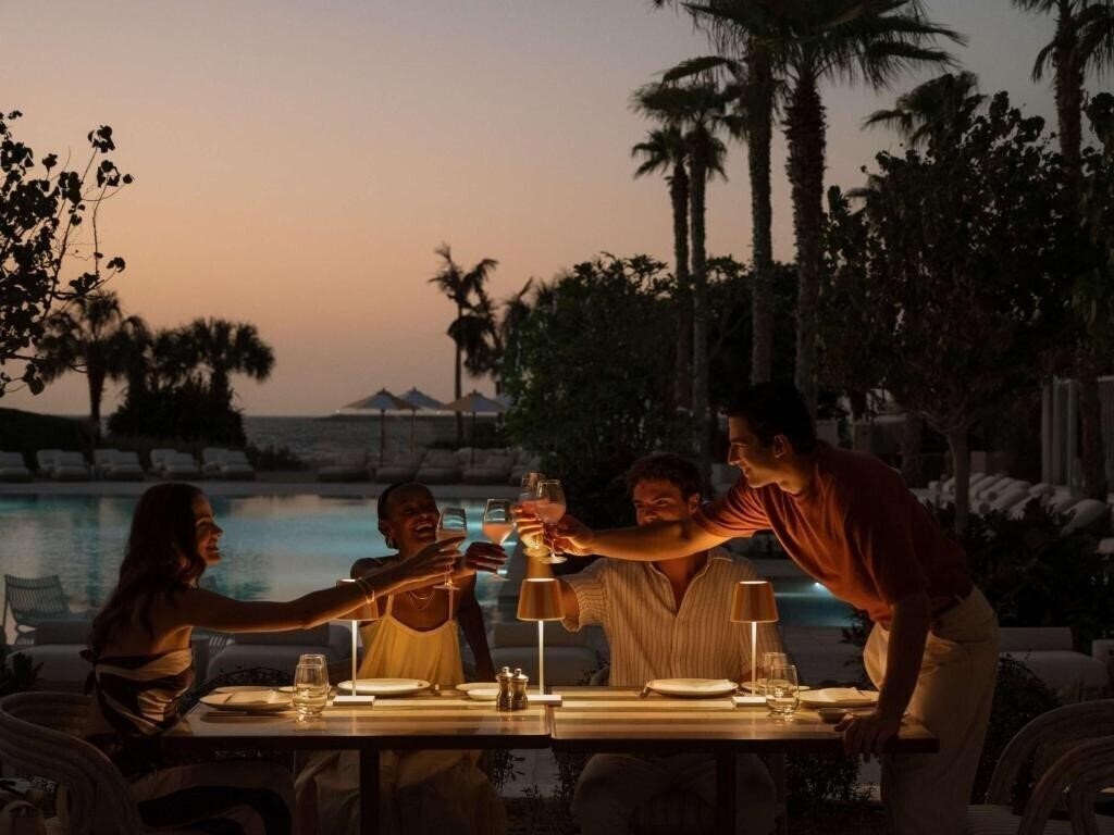 Фотография Delano Dubai Deluxe (ex. Bluewaters Beach Hotel Dubai) 5*