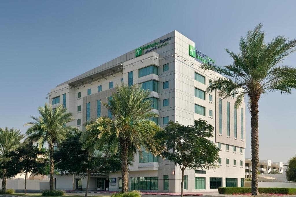 Отель Holiday Inn Express Jumeirah 3*
