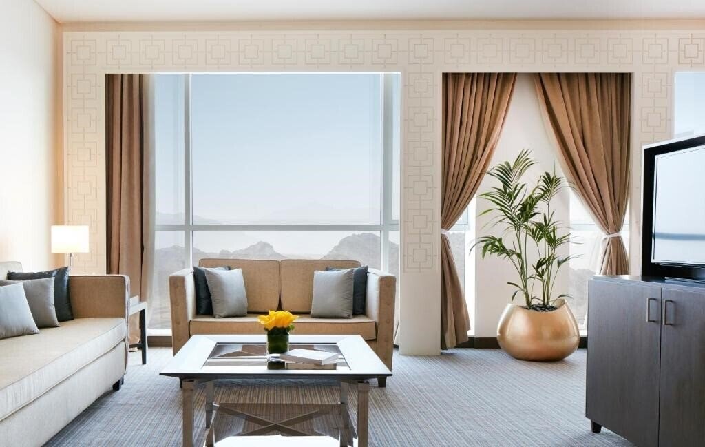 Отель Millennium Hotel 5*