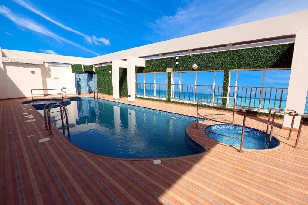 Отель V Hotel Fujairah 4*