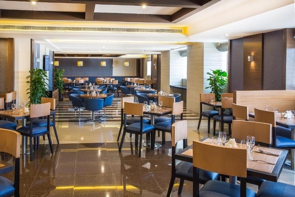 V Hotel Fujairah 4* суреті