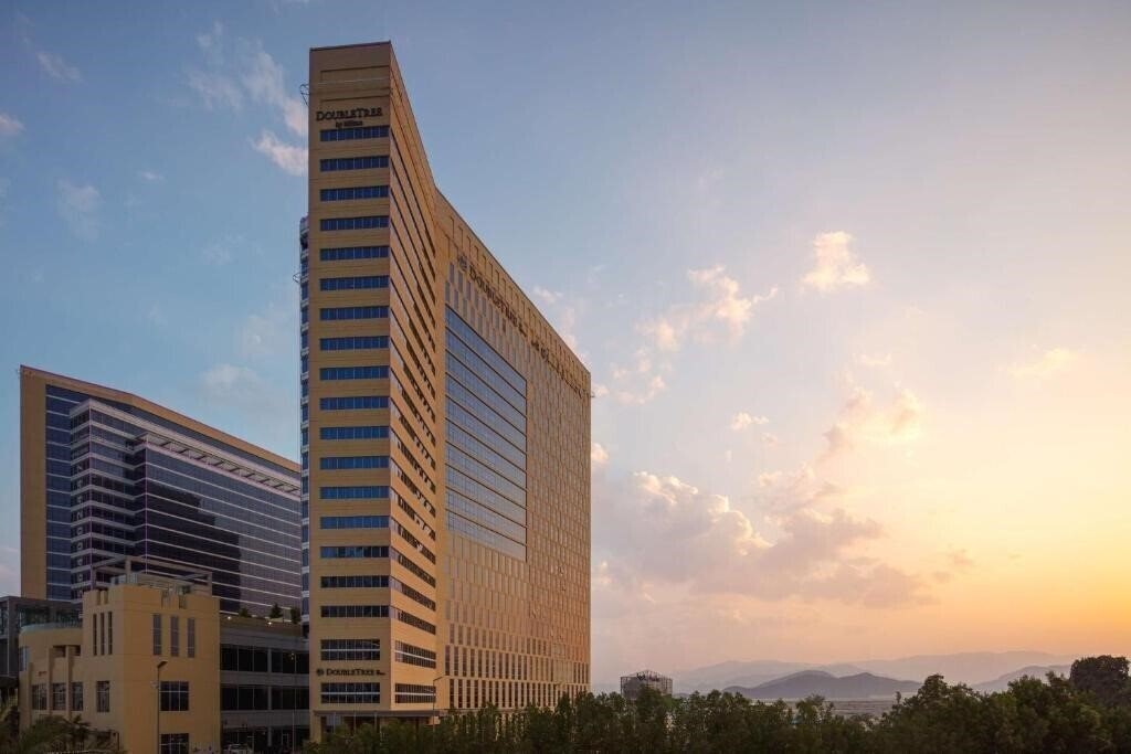 Отель DoubleTree by Hilton Fujairah City 5*