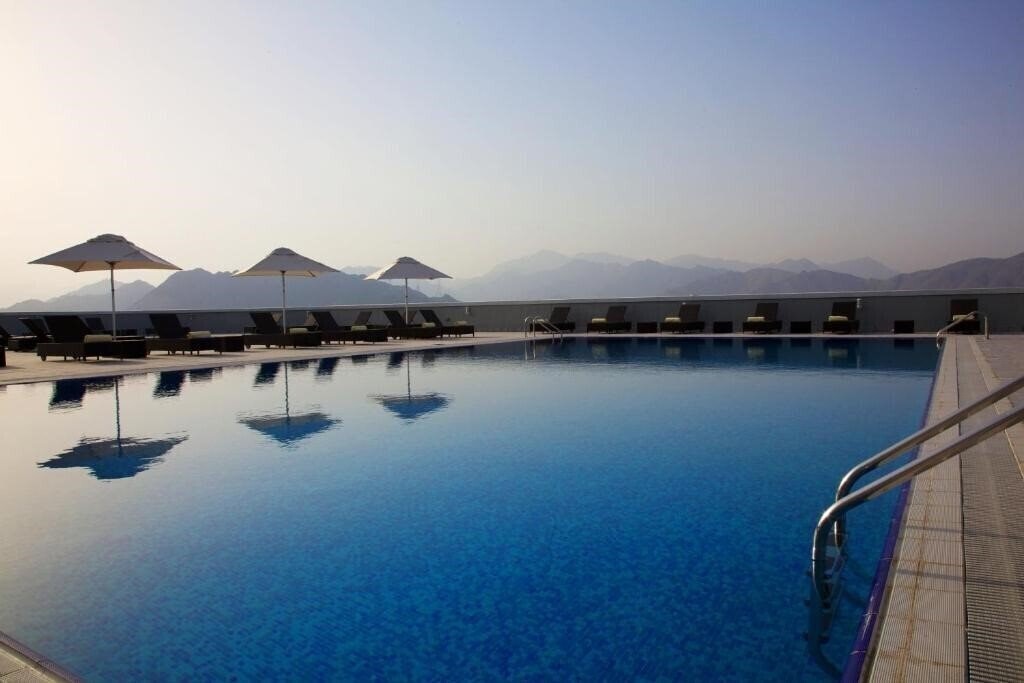Отель Concorde Hotel Fujairah 5*
