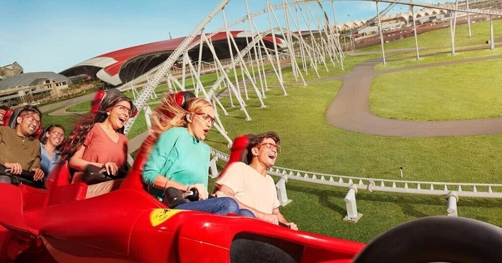 Изображение Yas Plaza Circuit 3*