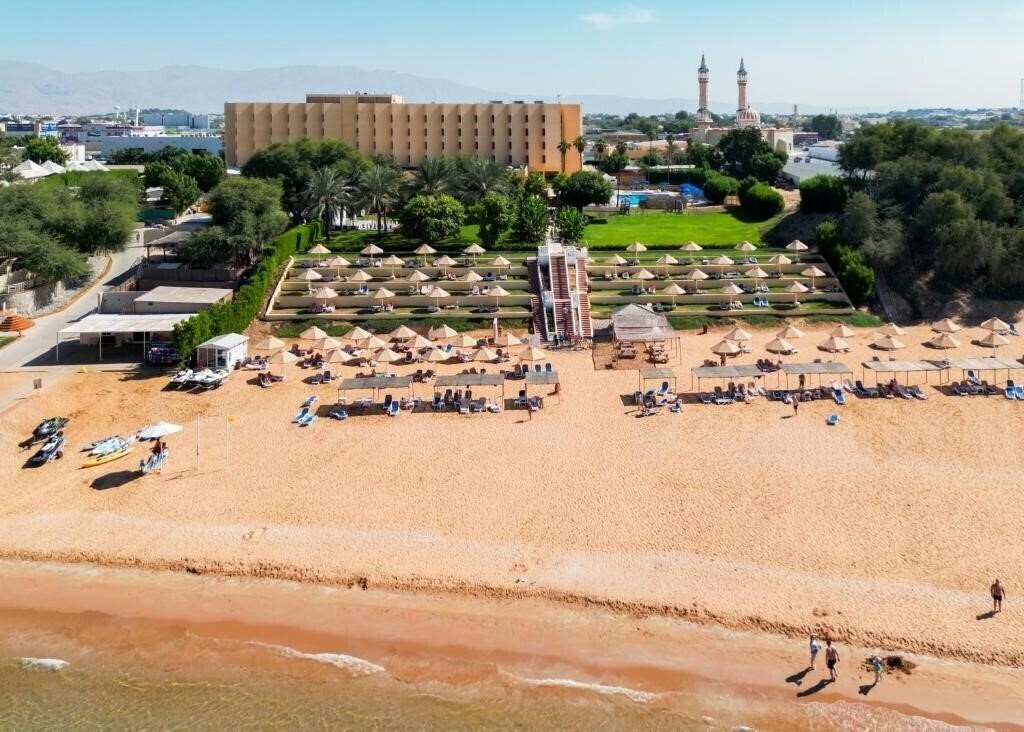 BM Beach Hotel (ex. Bin Majid Beach Hotel) 4* суреті