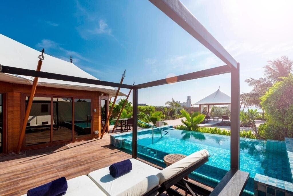 The Ritz Carlton Ras Al Khaimah Al Hamra Beach 5* қонақ үйі