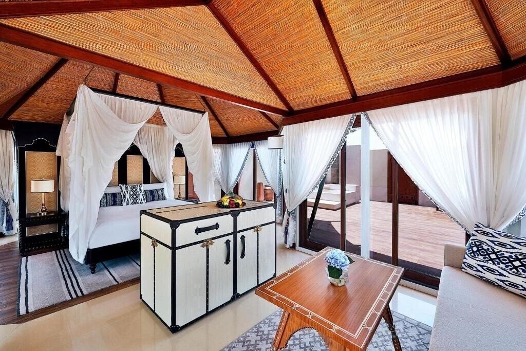 Фото The Ritz Carlton Ras Al Khaimah Al Hamra Beach 5*