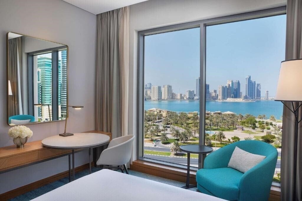 Фото Doubletree By Hilton Sharjah Waterfront Hotel & Residences 5*