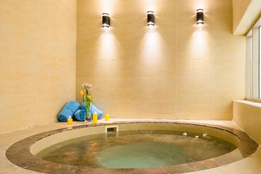 Фотография Crystal Plaza Al Majaz (ex. Tulip Inn Al Khan Hotel) 4*