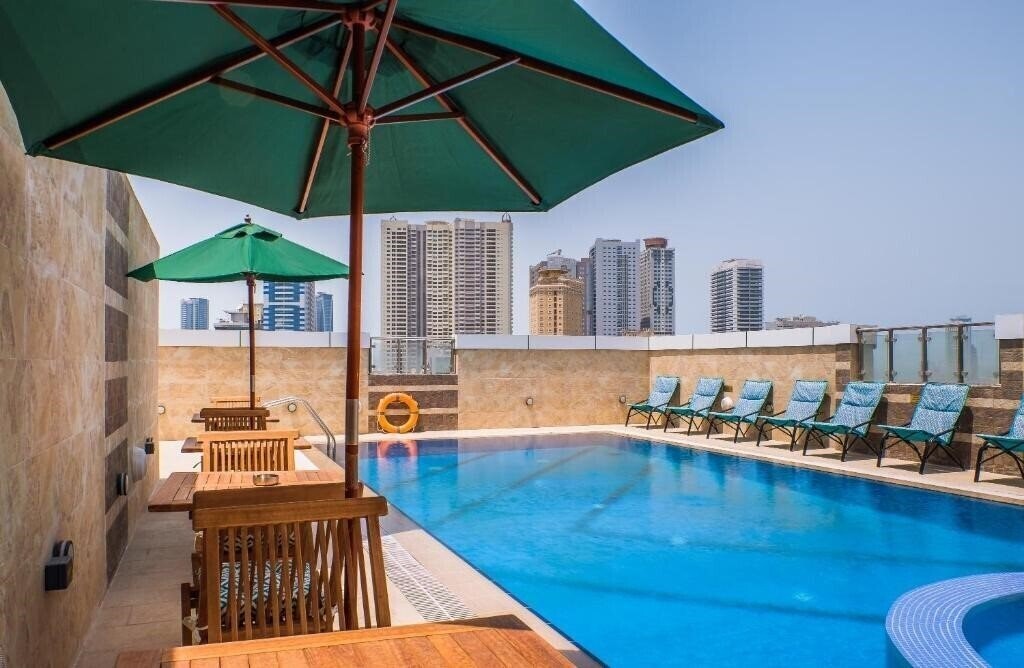 Изображение Crystal Plaza Al Majaz (ex. Tulip Inn Al Khan Hotel) 4*
