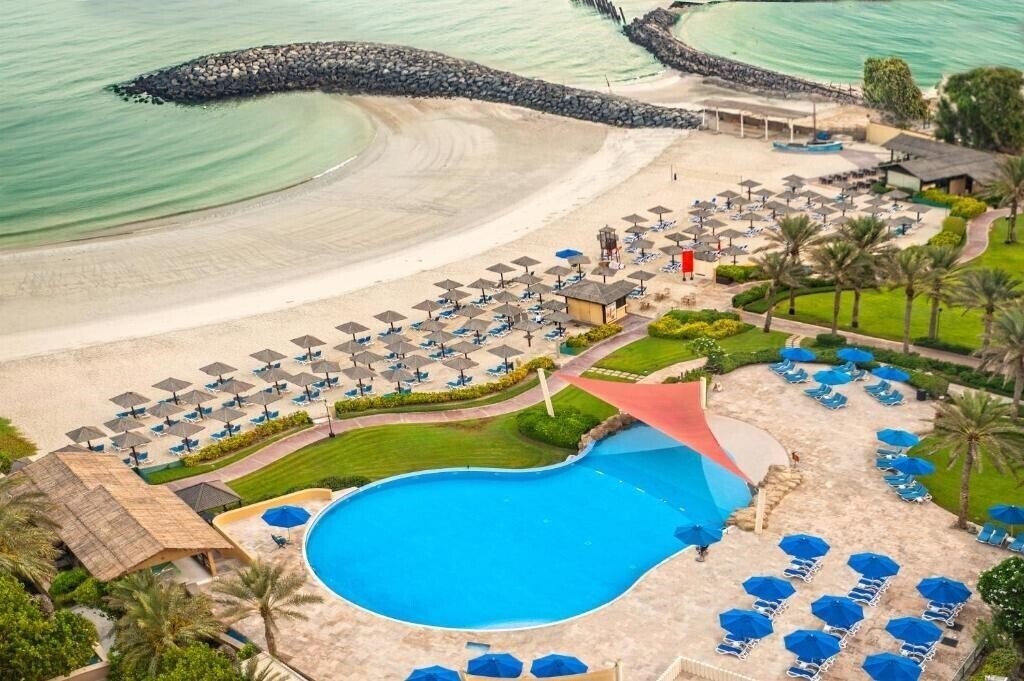 Coral Beach Resort Sharjah 4* қонақ үйі