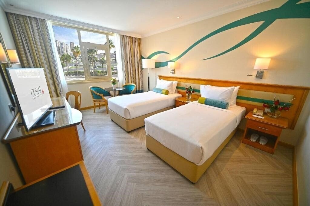 Фото Coral Beach Resort Sharjah 4*