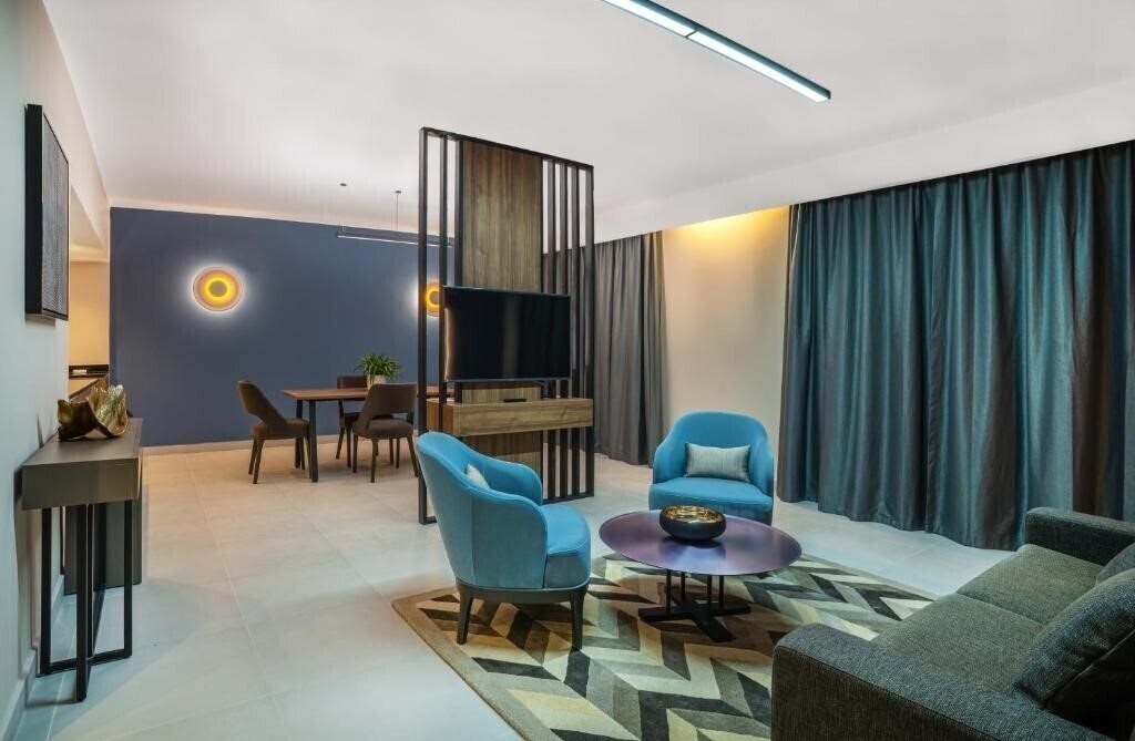 Фото Holiday International 4*