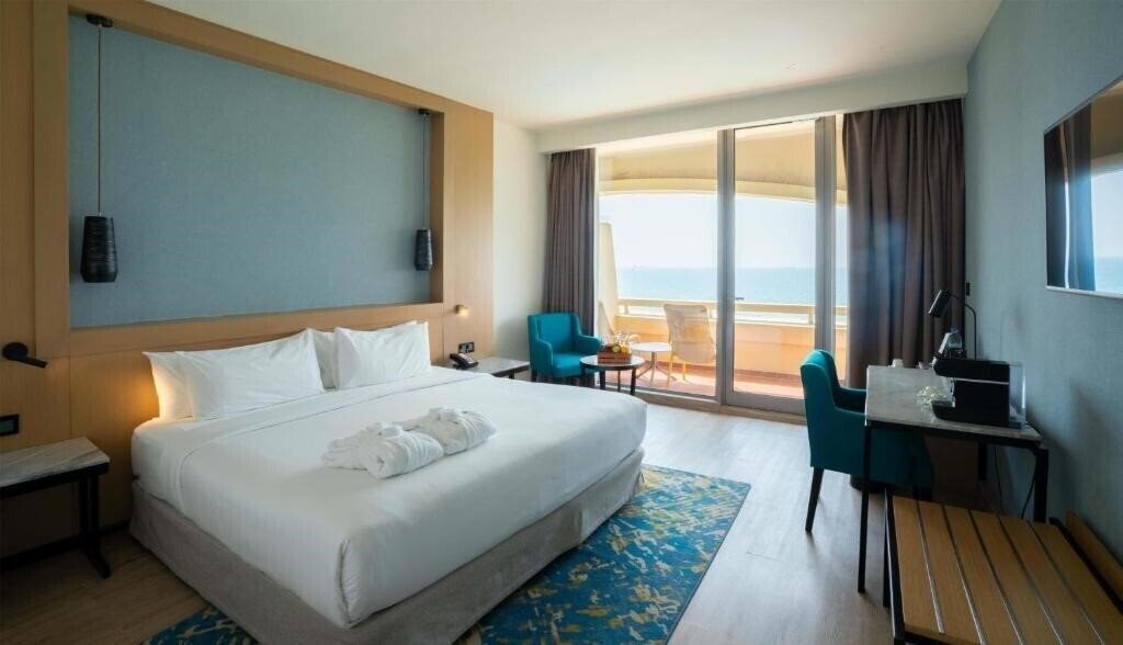 Фото Occidental Sharjah Grand Hotel 4*