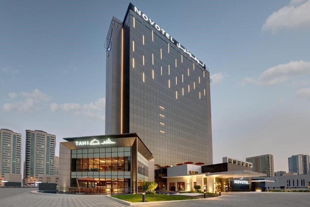 Фото Novotel Sharjah Expo Centre 4*