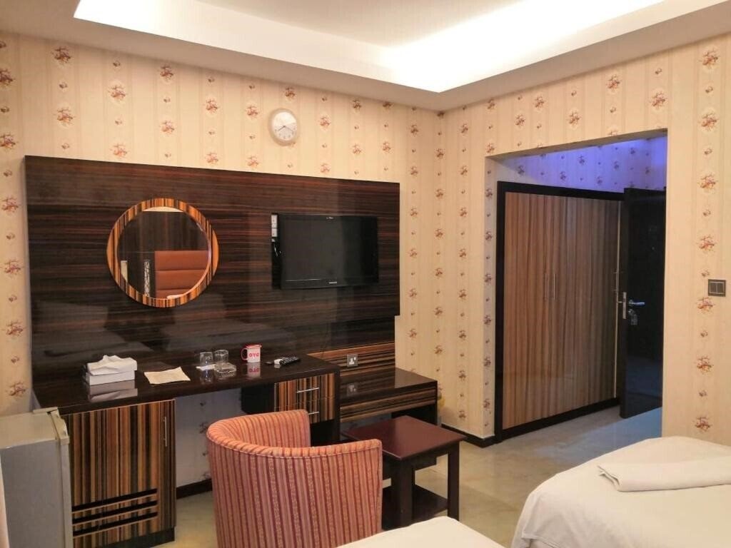 Фото Oyo 273 Burj Nahar Hotel 2*