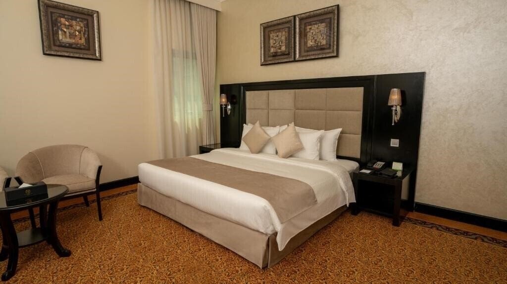 Отель Royal Grand Suite Hotel 4*