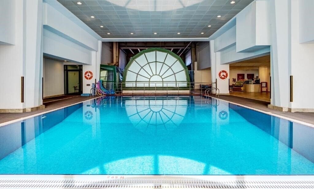 Отель Golden Tulip Sharjah (ex. Golden Tulip Sharjah Hotel Apartments ) 4*