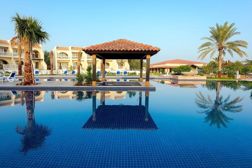 Отель Barracuda Beach Resort 3*