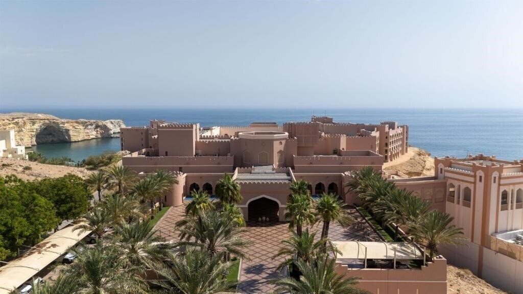 Фото Al Husn Hotel Muscat 5*