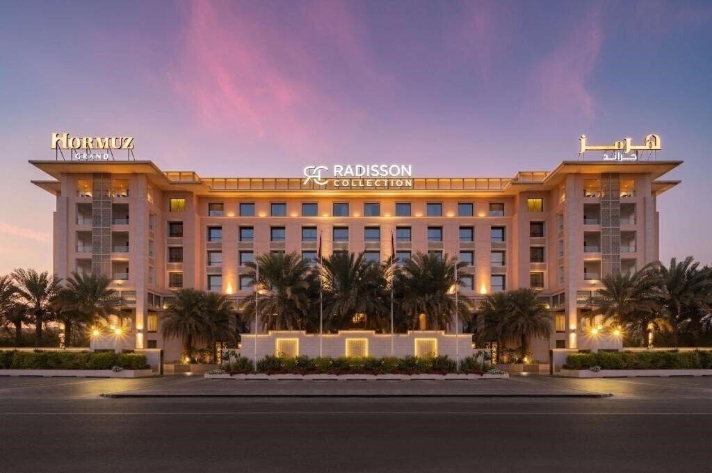 Отель Hormuz Grand Hotel 4*