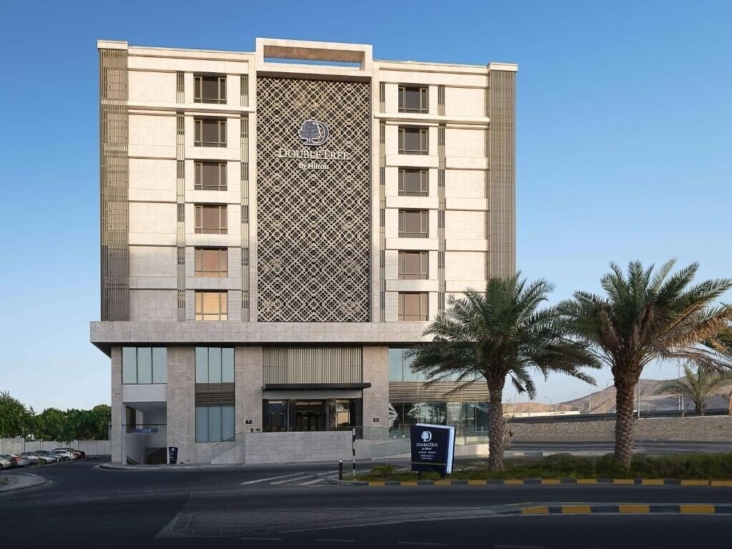 Отель Doubletree By Hilton Muscat Qurum 4*
