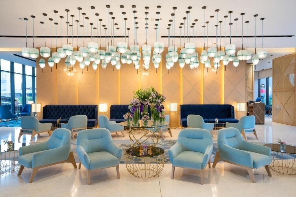 Фото Maani Muscat Hotel And Suites Ex- Avani 4*