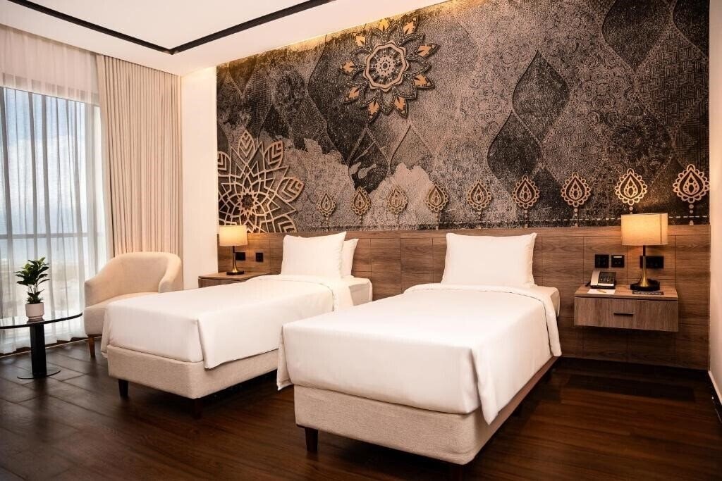 Отель Golden Tulip Muscat The Village 4*