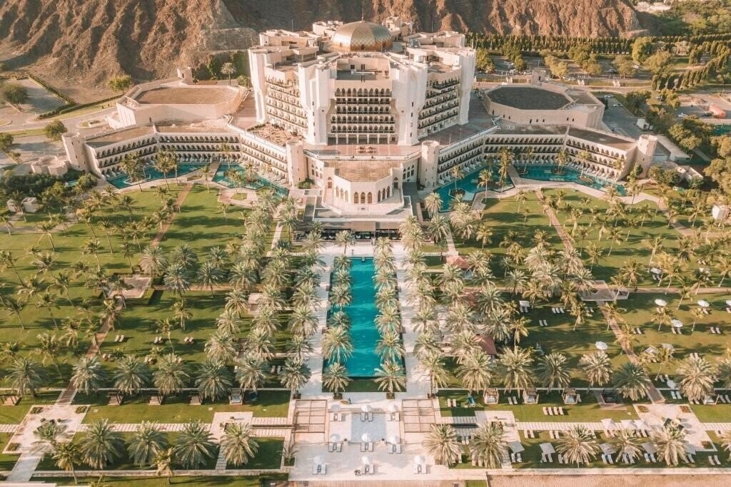 Отель Al Bustan Palace 5*