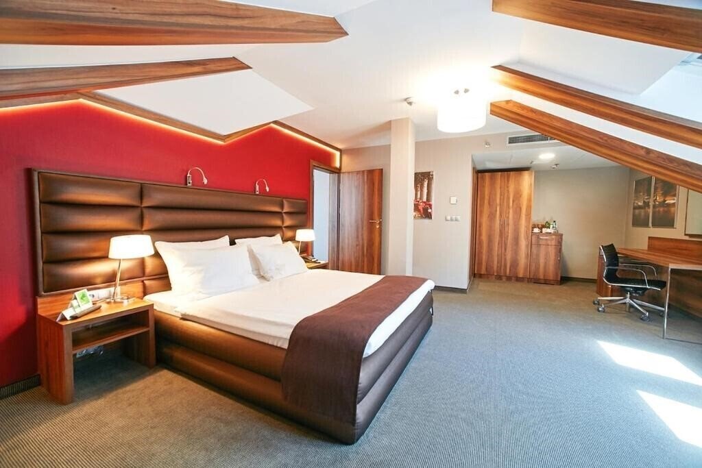 Фото Express By Holiday Inn 3*