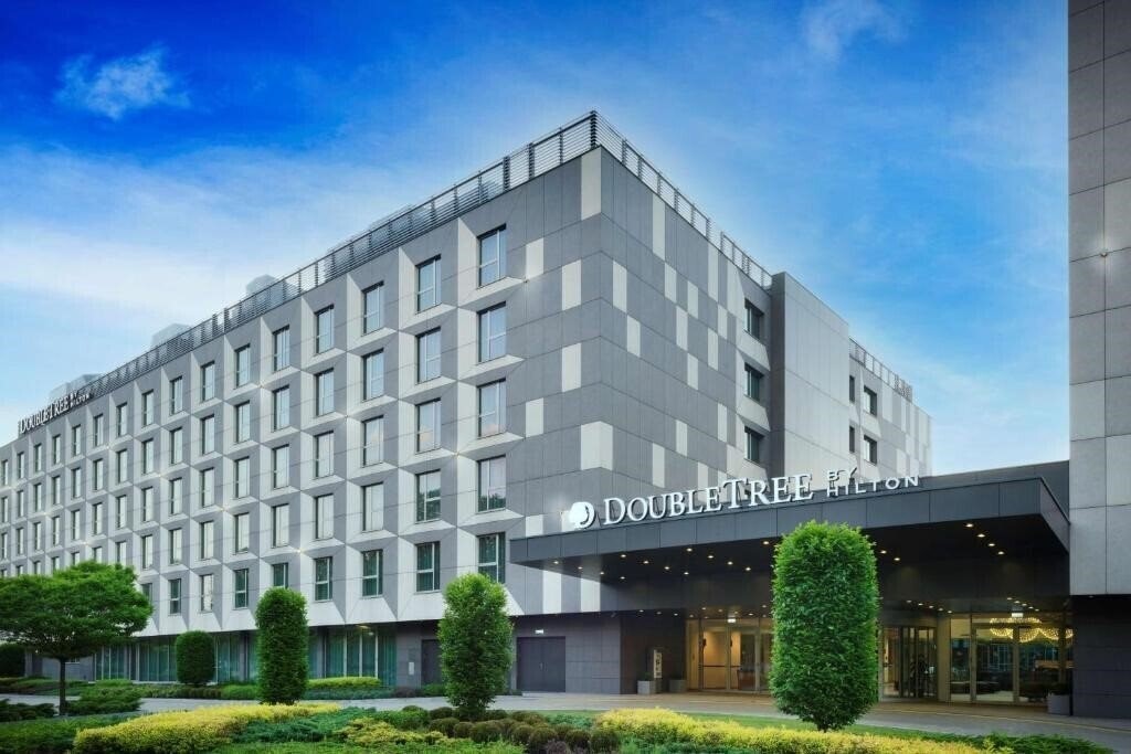 Отель Doubletree By Hilton Krakow Hotel & Convention Cen 4*