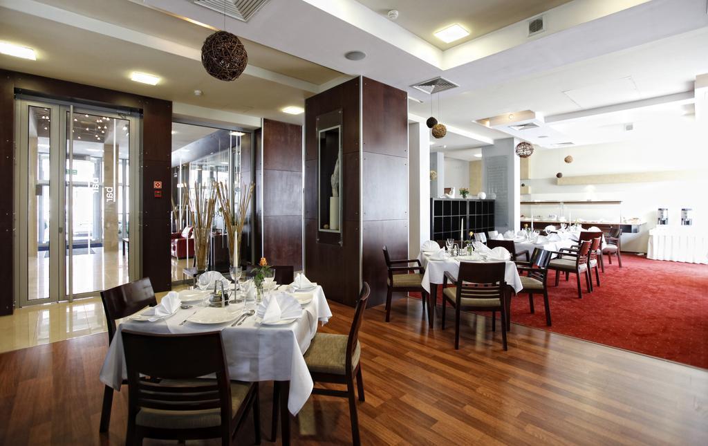 Apis 3* суреті