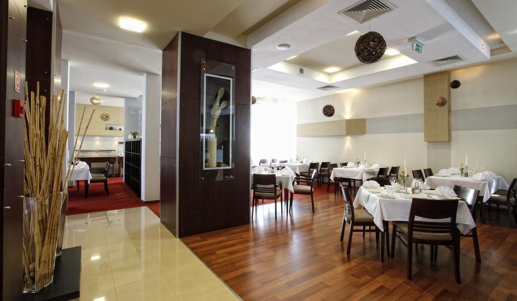 Apis 3* суреті