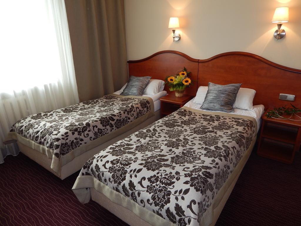 Отель Krakus 2*