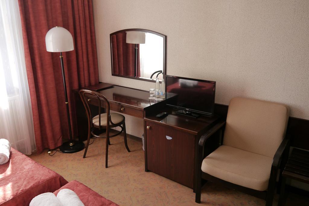 Demel 4* суреті