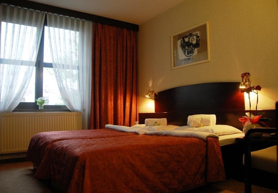 Demel 4* суреті